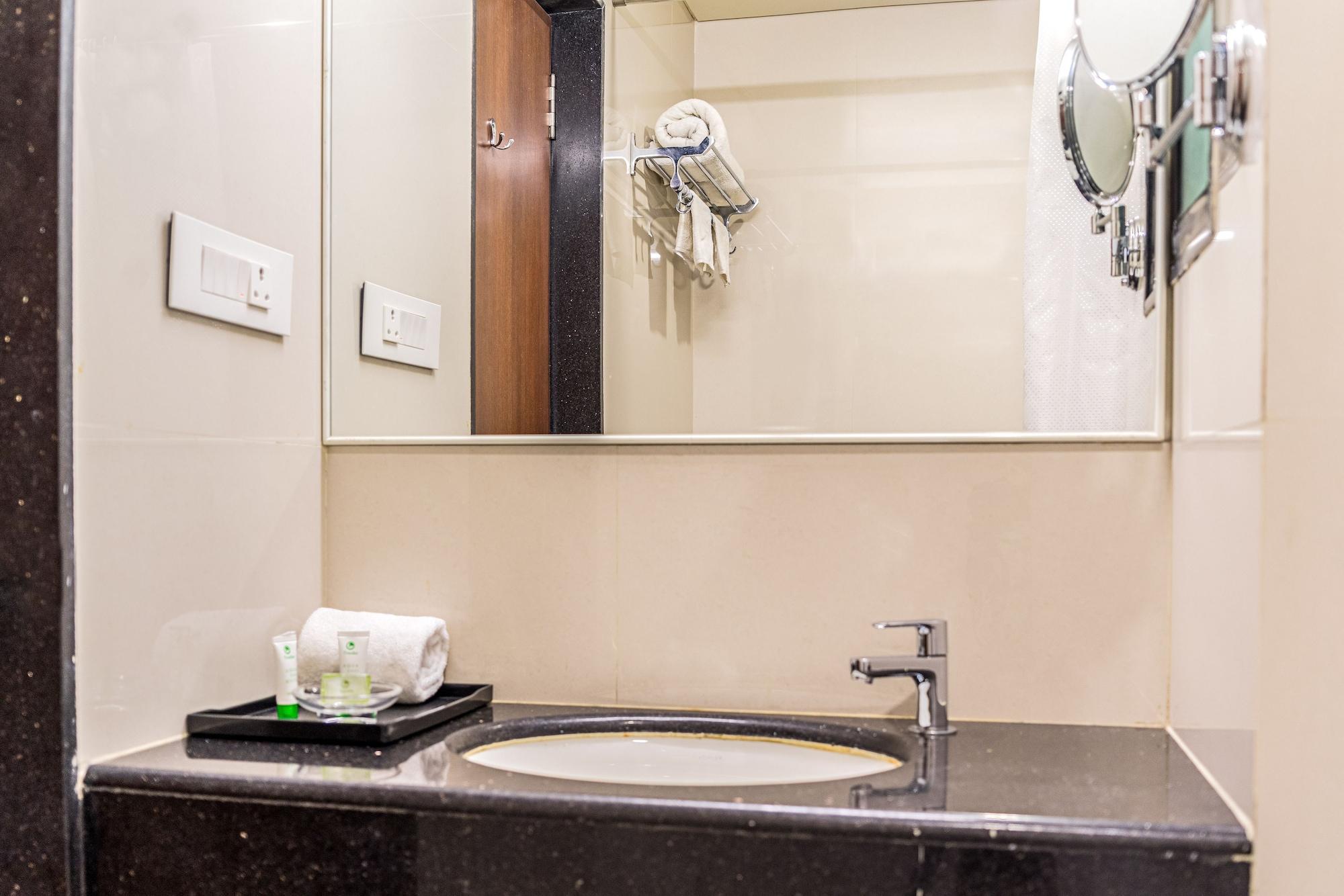 Treebo Premium Grand Emerald Pimpri-Chinchwad Екстер'єр фото