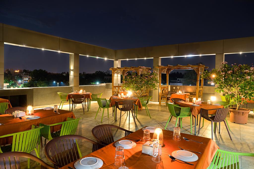 Treebo Premium Grand Emerald Pimpri-Chinchwad Екстер'єр фото